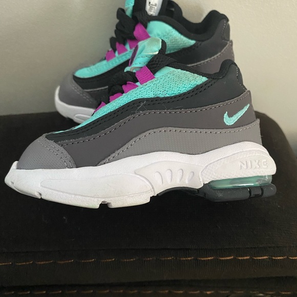 Toddler Nike Air Max - Picture 3 of 8